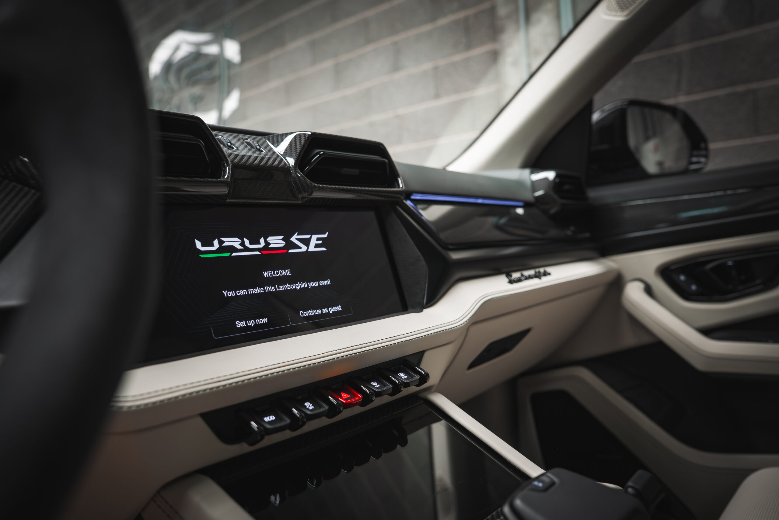 Lamborghini Urus - Image 2